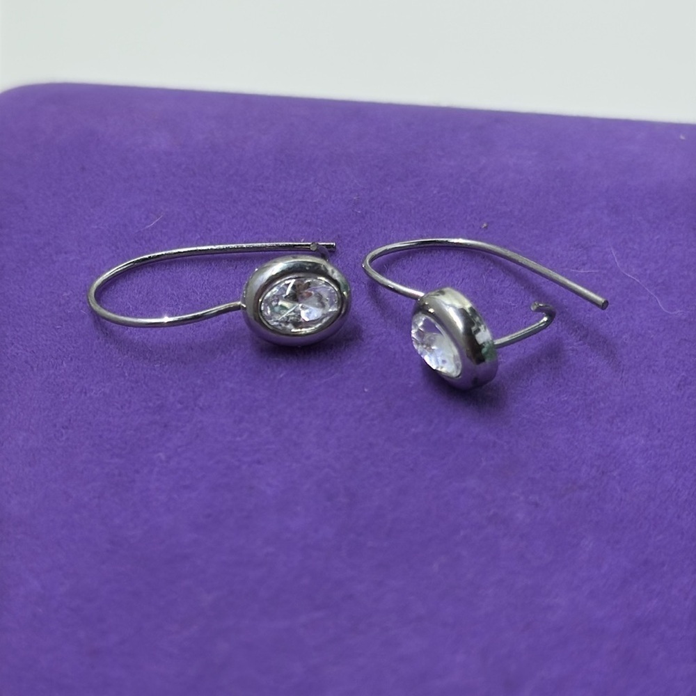 💛 Silver Tone Hook Crystal Earrings